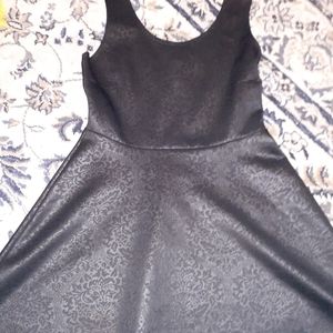 Black Dress Short And Wide Skirt